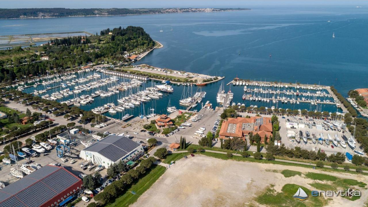Floating Sea House Miramare Holiday home *