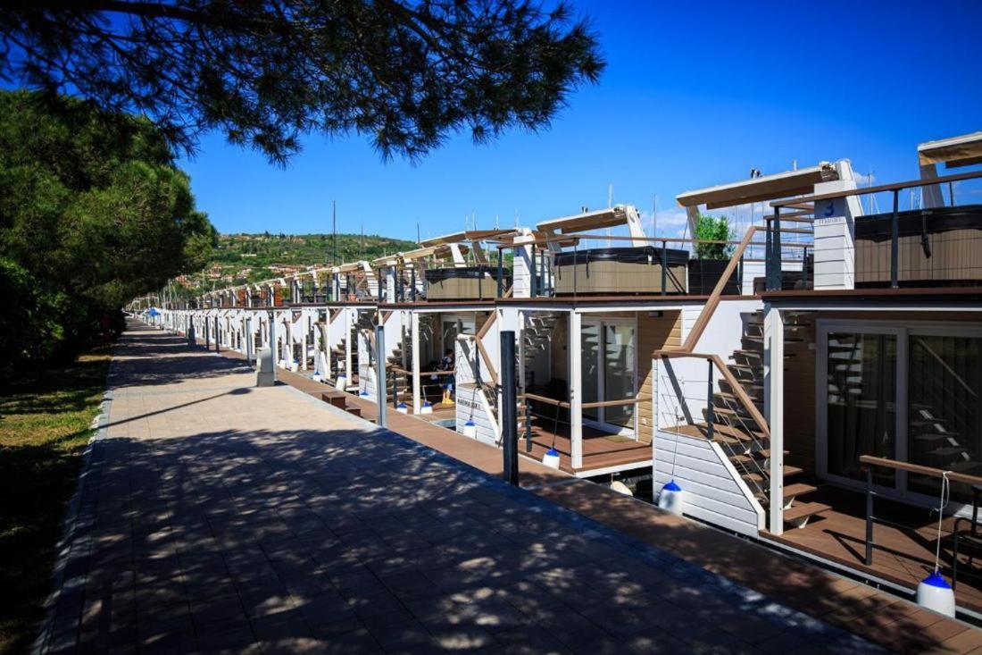 Floating Sea House Miramare Holiday home *