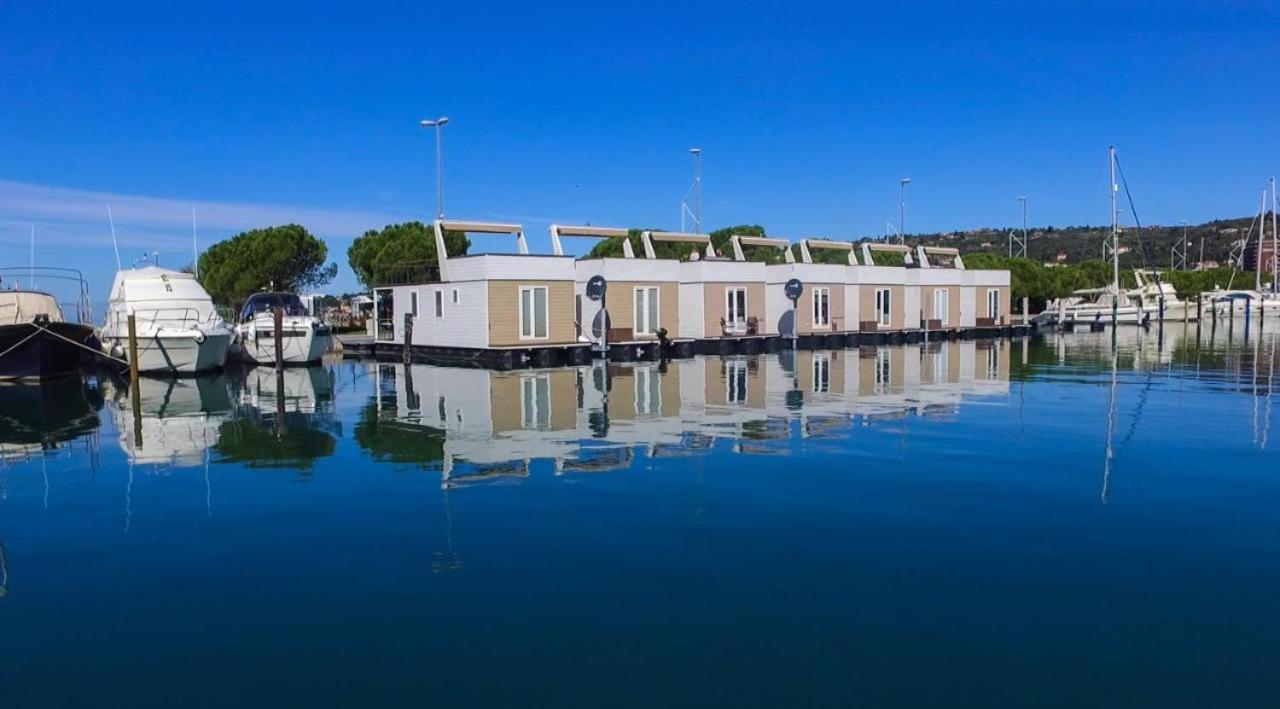 Floating Sea House Miramare Ferienhaus