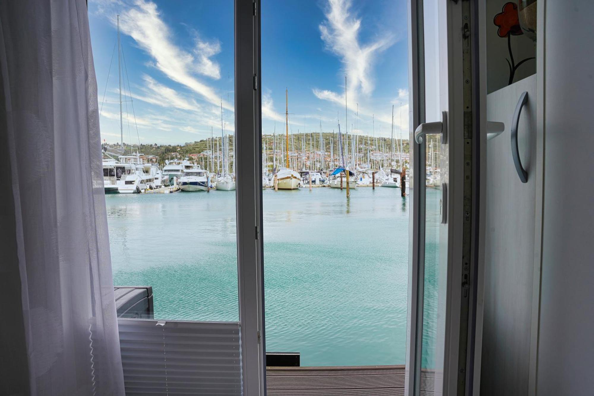 Floating Sea House Miramare Holiday home *